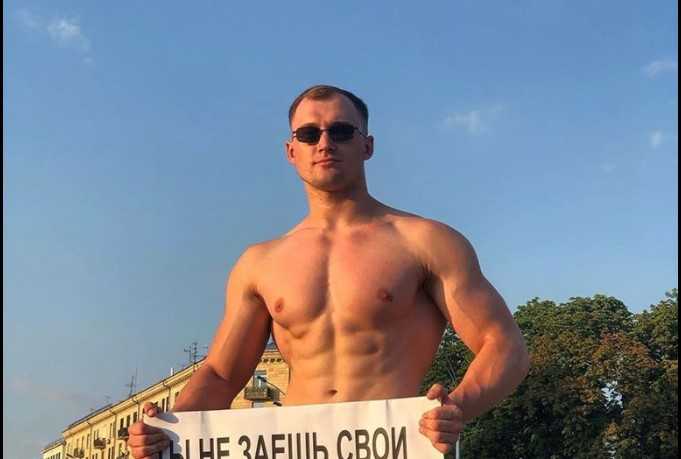 Крепкий обнажённый торс прославил «кандидата в депутаты»