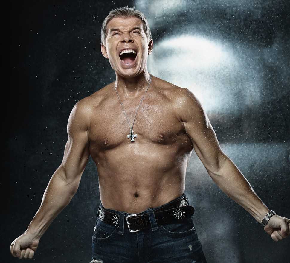 Крепкий обнажённый торс прославил «кандидата в депутаты» | forpost