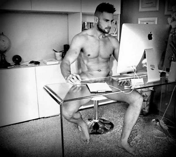 Пользователи рунета сравнили кандидата в гордуму Владивостока Андрея Фесика с Гигачадом Член партии ЛДПР впечатлил комментаторов мощными мускулами