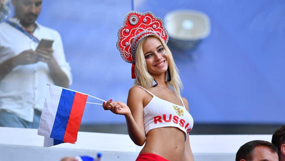 Порноактриса Наталья Немчинова появлялась на фото ЧМ-2018 и попала в промоматериалы После публикаций о её профессии Первый канал удалил фото девушки с сайта