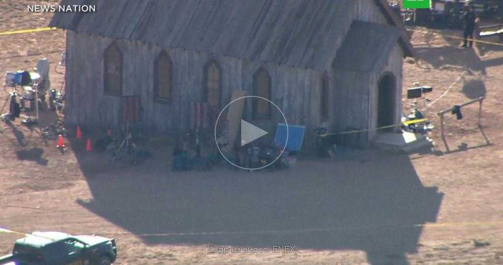 Блогер, лишённый прав, прямо на машине заехал в торговый центр. видео