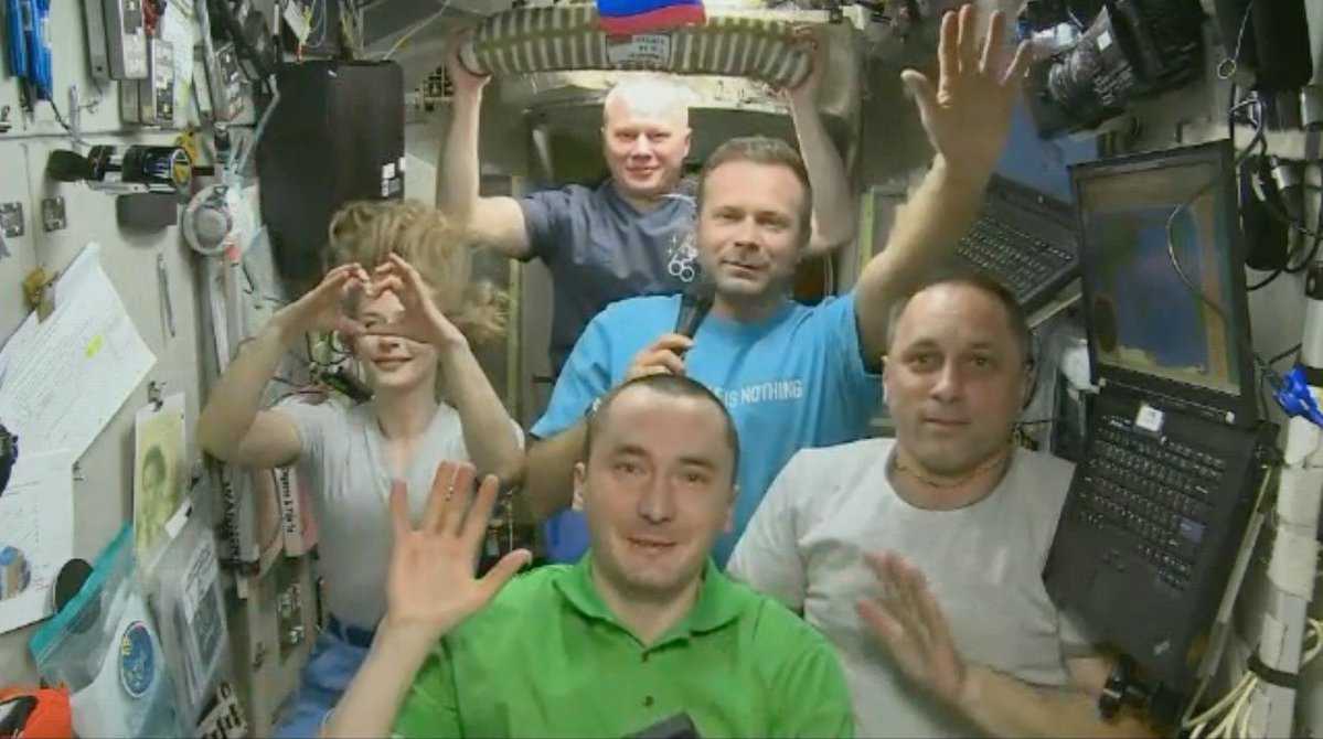 Женский космос. как актриса юлия пересильд попала на мкс «вне очереди» | правмир