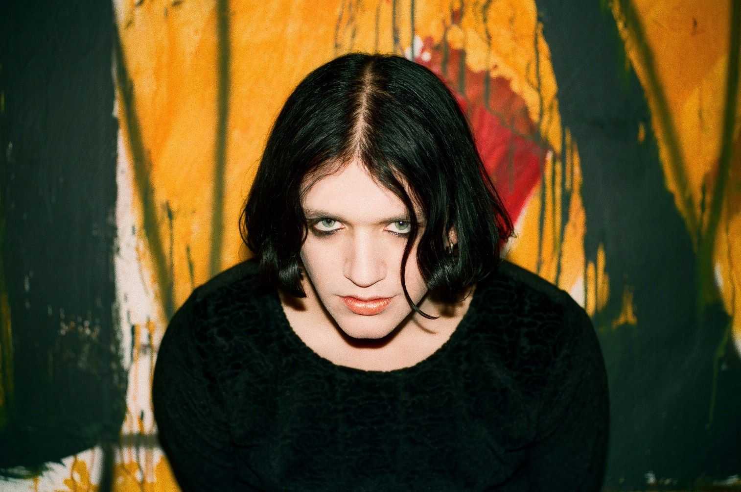 Группа Placebo опубликовала обложку нового сингла и удивила фанатов Поклонники увидели в усатом Брайане Молко Игоря Николаева и Михаила Боярского