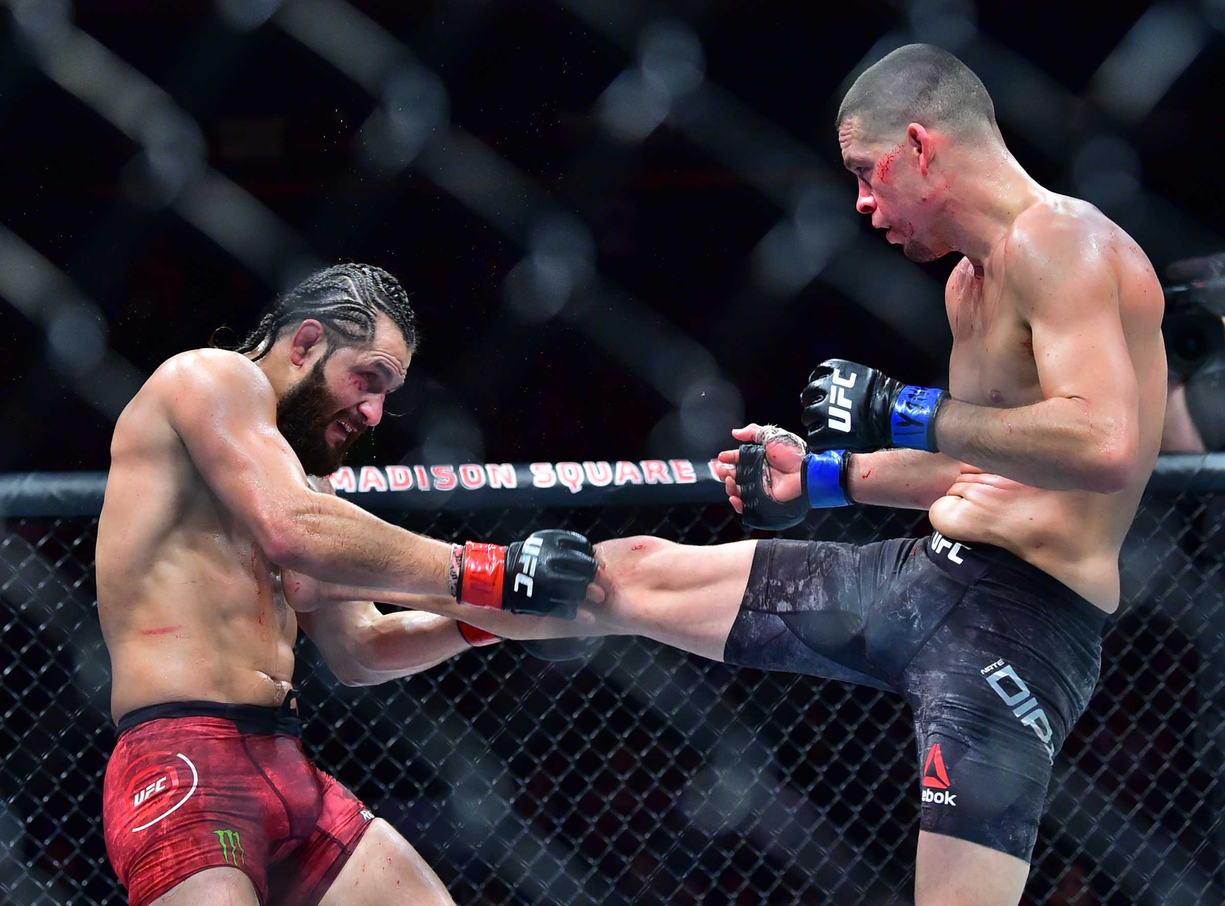 Президент UFC Дана Уайт и бывший боксёр Майк Тайсон публично потроллили друг друга в инстаграме Вот только на мем Уайта Тайсон ответил реальным фото, которое отправило противника в нокаут