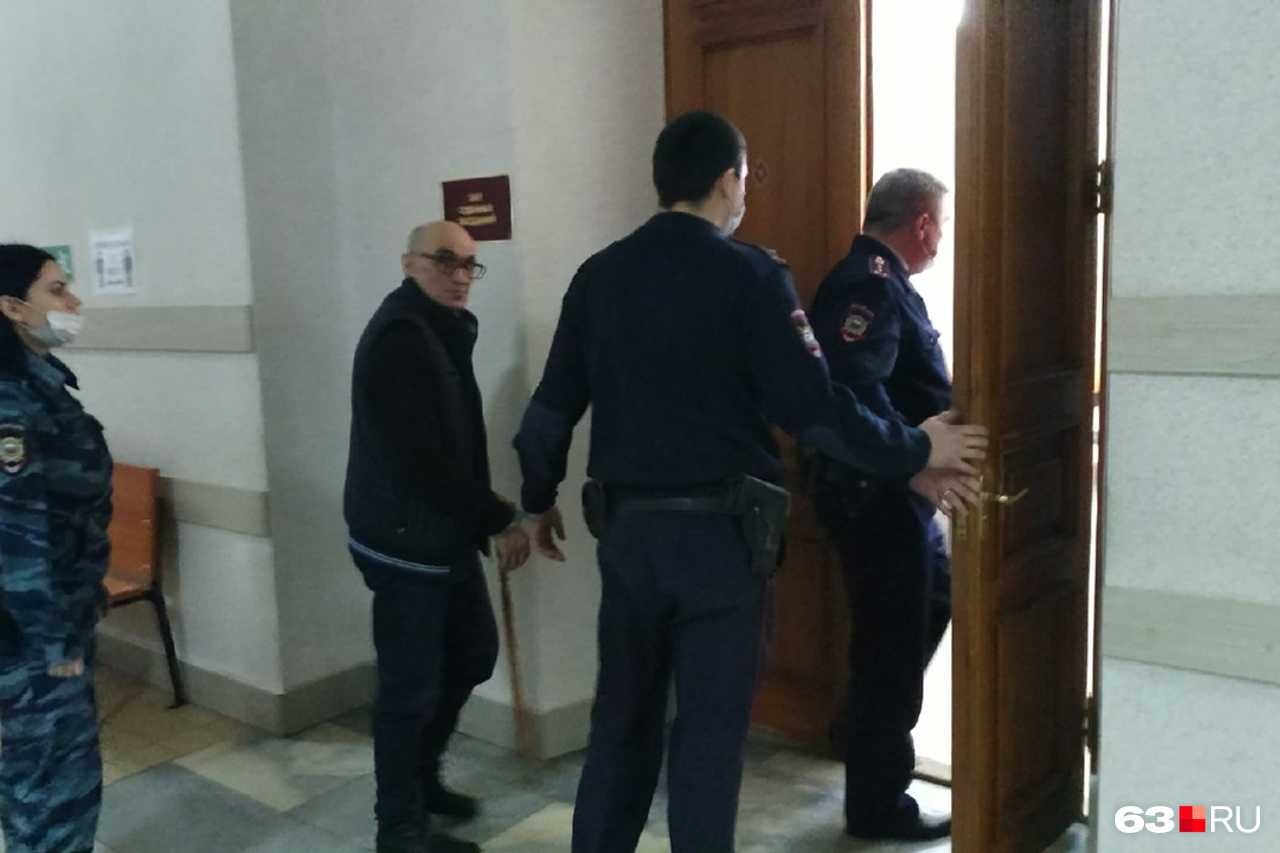 С места в карьер. экс-политика отправили за решетку за растление ребенка