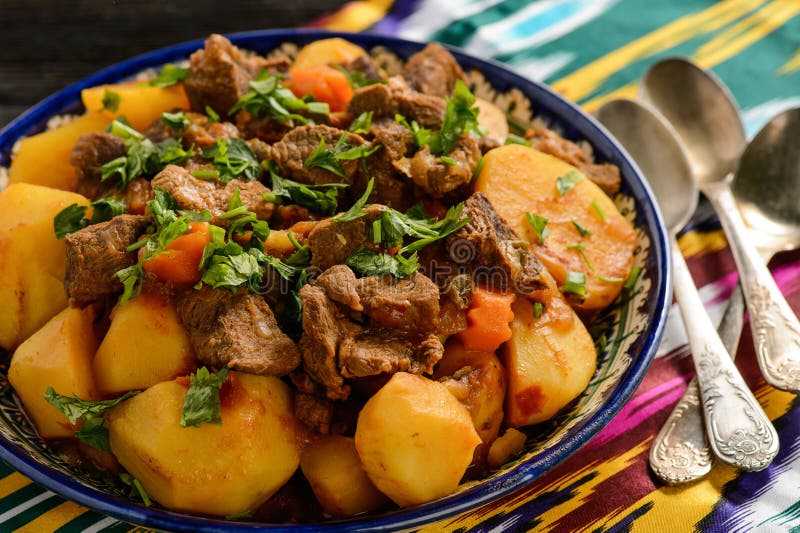 Курица с картошкой на плите и в духовке, в казане, в горшочках, под сыром