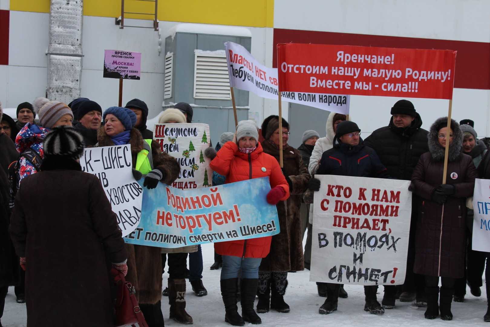 «мы уже год здесь стоим». защитники шиеса – о том, почему они не перестанут мешать стройке мусорного полигона