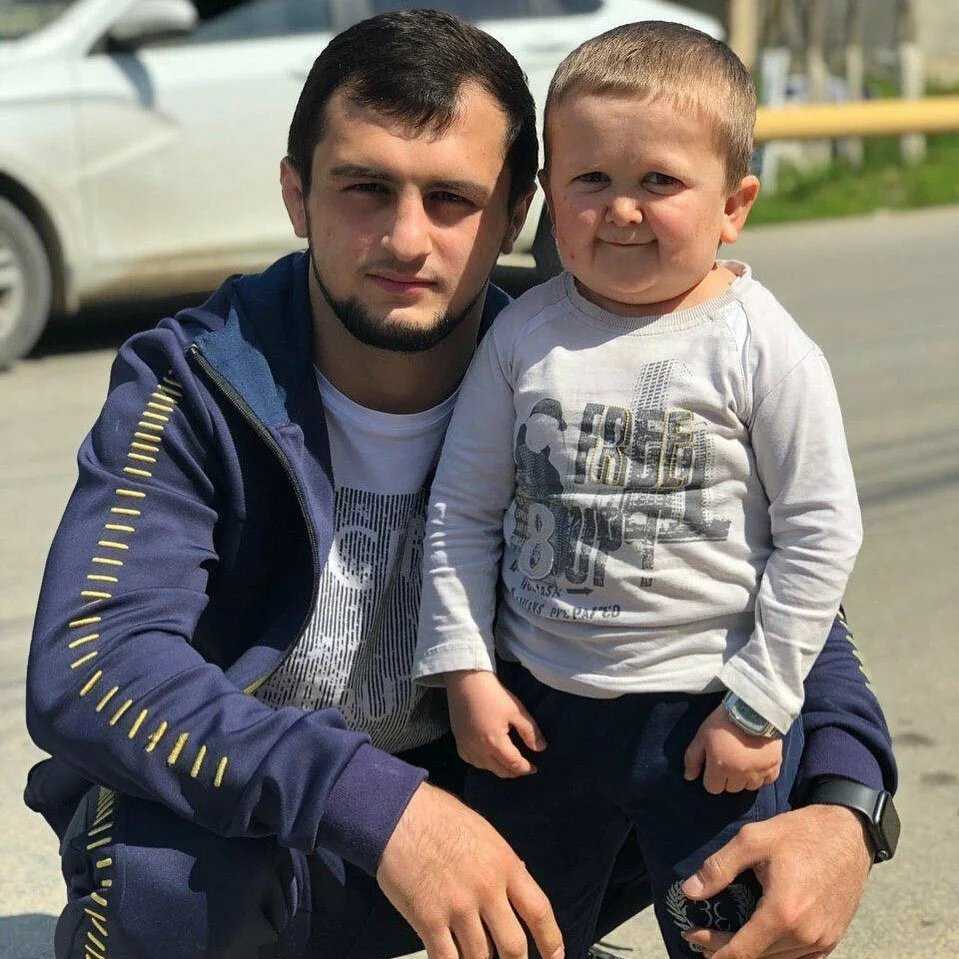 Кто такой блогер-карлик хасбулла магомедов, что известно о тиктокере хасбике, почему страницу блогера хасбика заблокировали в instagram