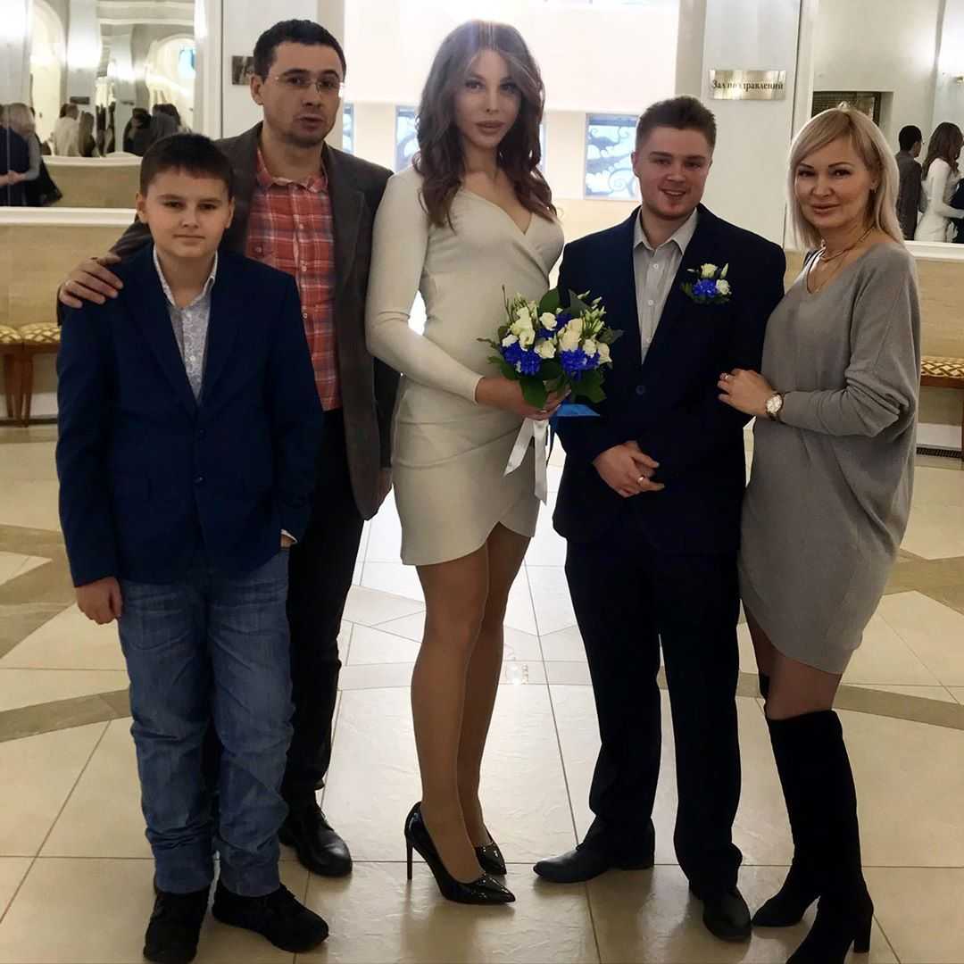 Как цисгендеры строят отношения с трансперсонами и небинарными людьми — нож