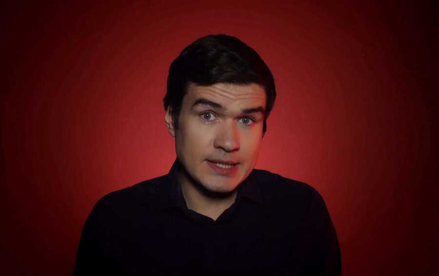 Кинокритик Евгений Баженов, известный как BadComedian, сказал, что любит издеваться над полными, потому что в детстве над ним смеялись из-за лишнего веса