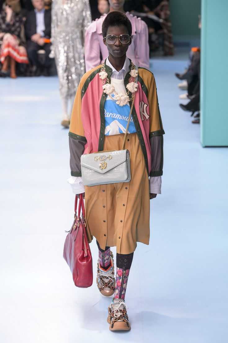 Показ gucci 2018 – на показе gucci модели вышли на подиум со своими головами в руках: стиль: ценности: lenta.ru