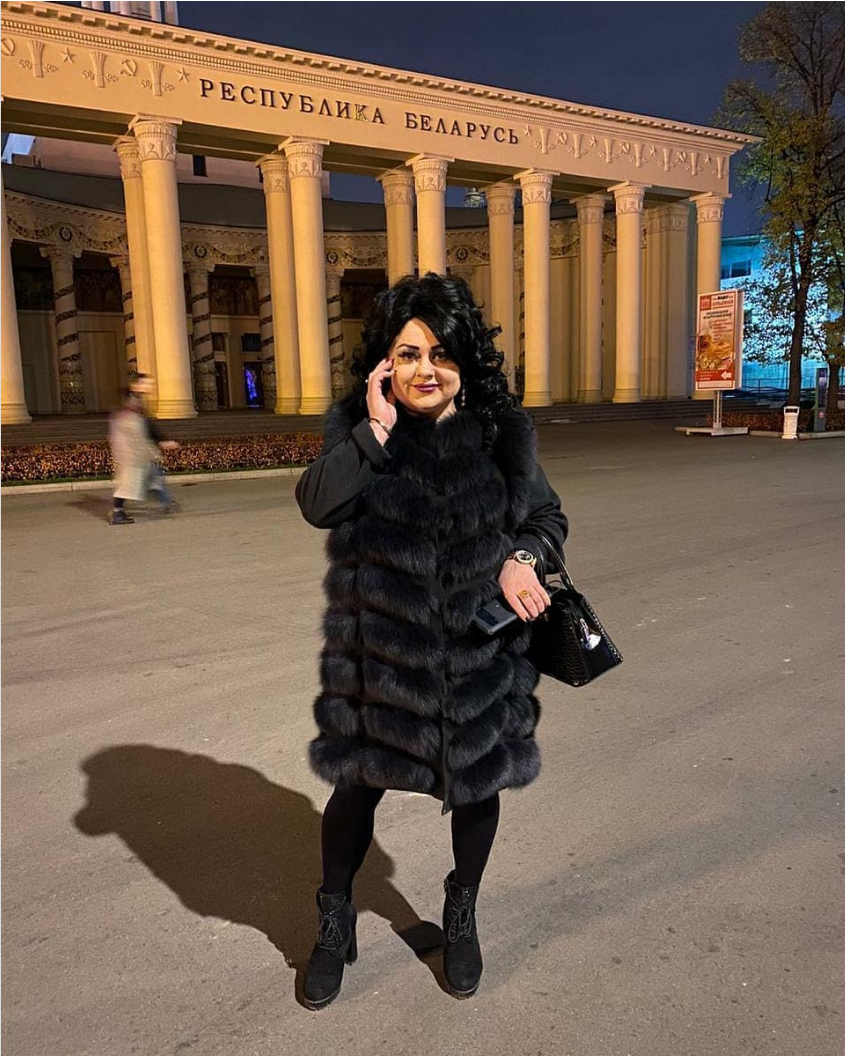 Блогерша Светлана Тарлавина стала популярна благодаря мукбанг-видео и Модному приговору и показала, как выглядела в молодости Сейчас она ест на камеру