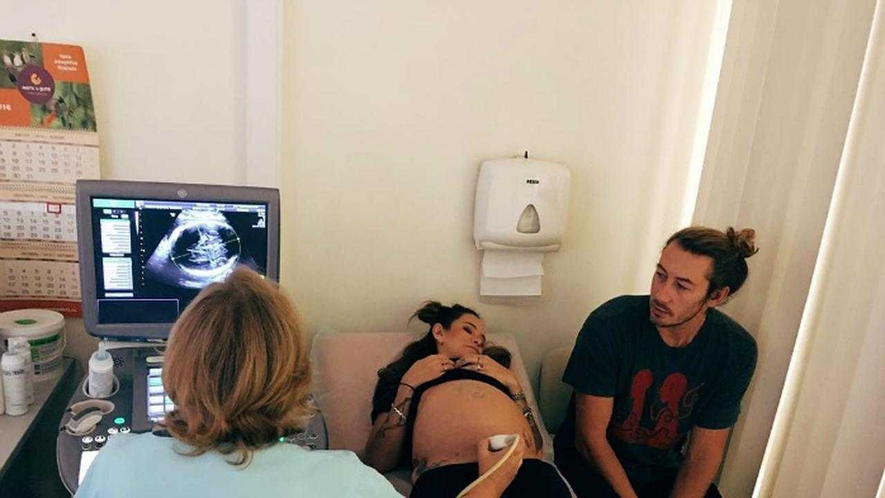 Конфликт между Алексеем Долматовым Гуфом и его бывшей женой Айзой Анохиной продолжается: теперь клип с проклятиями и угрозами выпустила Айза