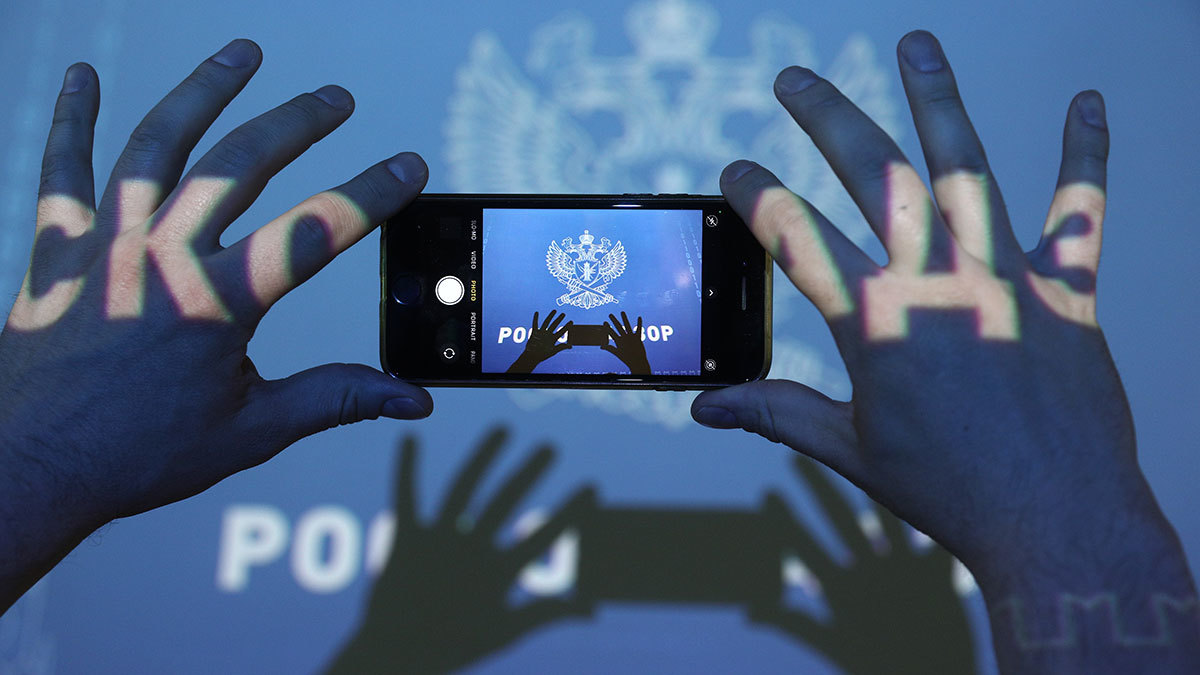 Российский «смартфон для параноиков» оказался не нужен. его почти не покупают даже в условиях дефицита - cnews