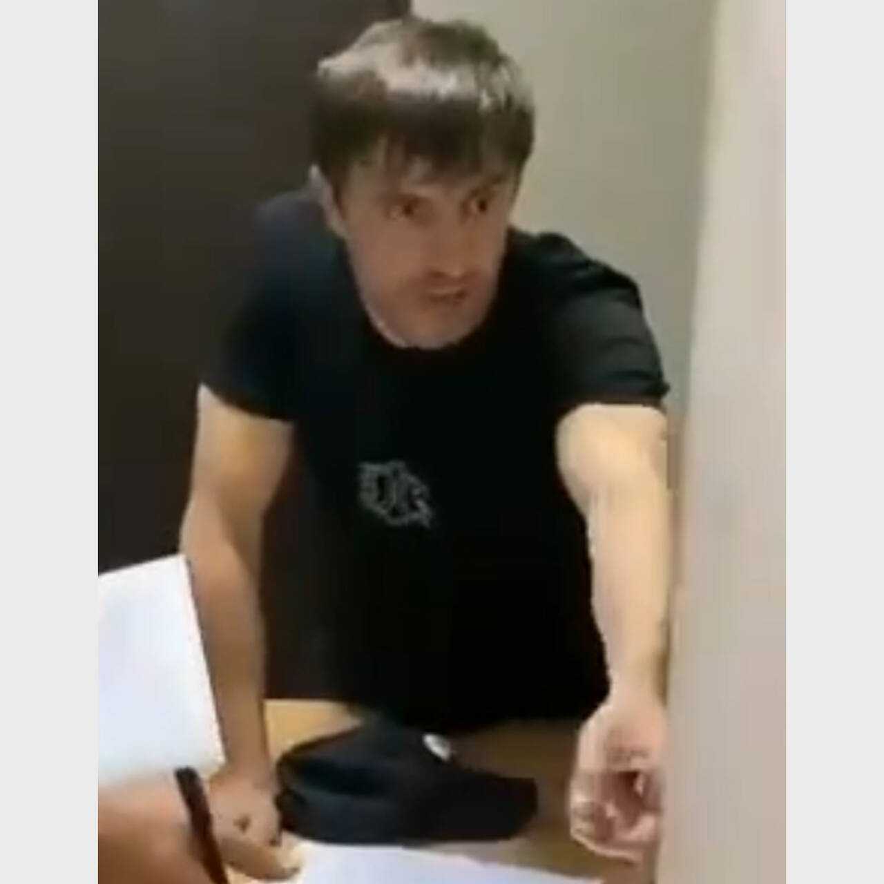 Блогер Хиза пранкнул дагестанца Мурада, подложив под него подушку безопасности Экстремальный полёт Легенды не на шутку напугал часть зрителей