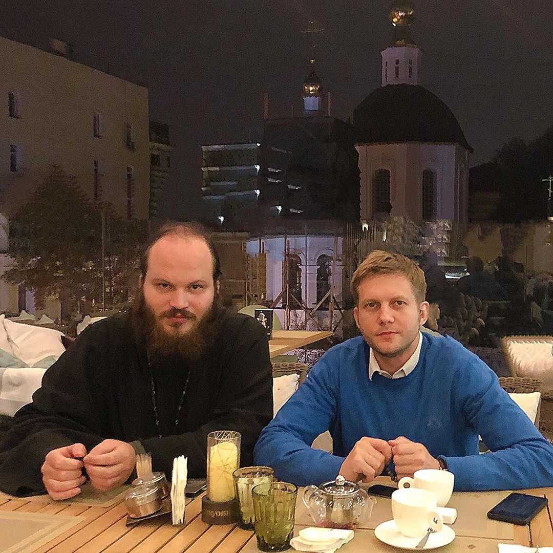 «бабкин, это вы? мы на вас подписаны!» священник-блогер — о хейтерах и жизни напоказ | правмир