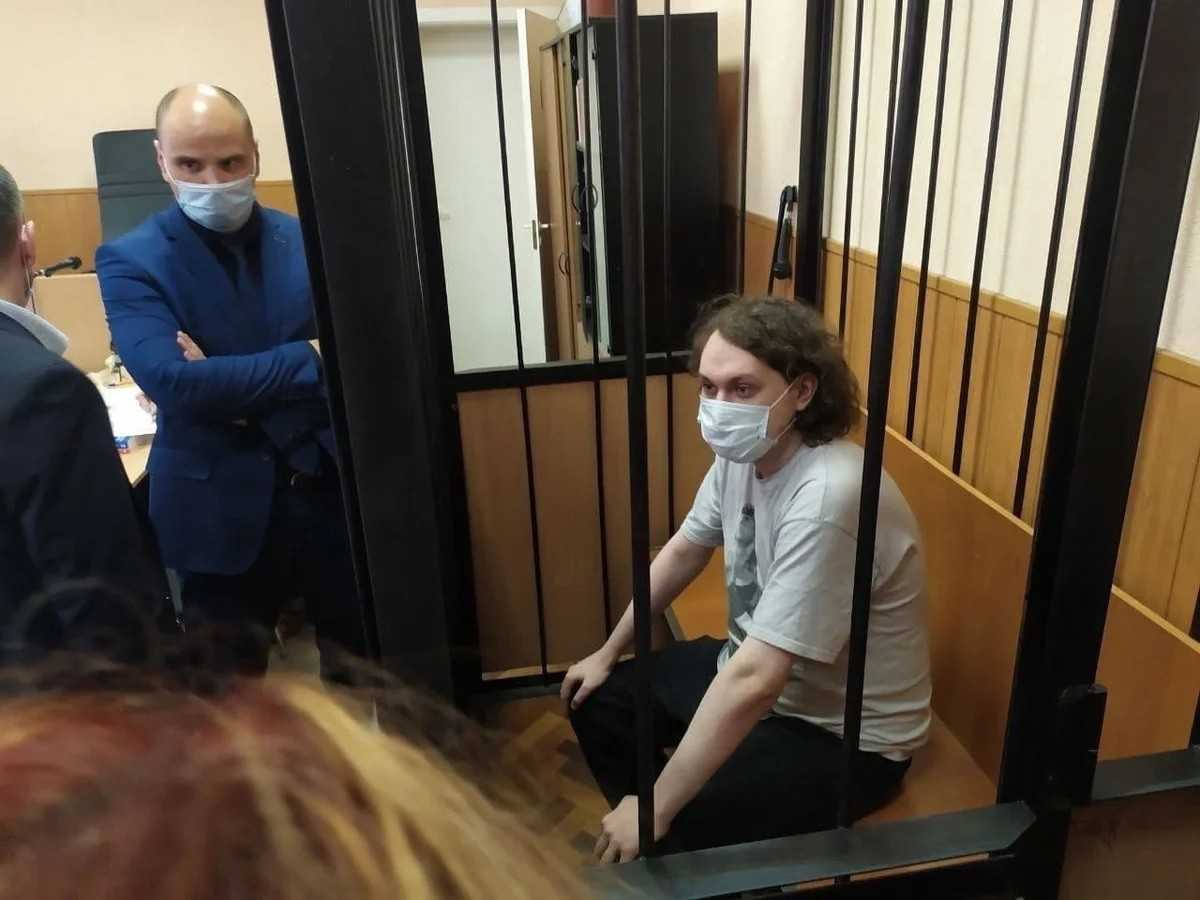 Петербургский суд освободил блогера юрия хованского из-под стражи