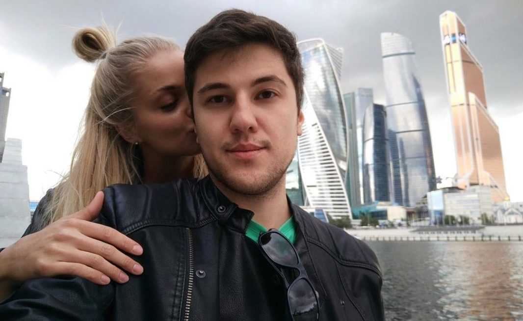 Стример с платформы твич Братишкин известен грубым поведением и из-за этого попадает в мемы Фанатки делают видео, где представляют его и Хесуса парой