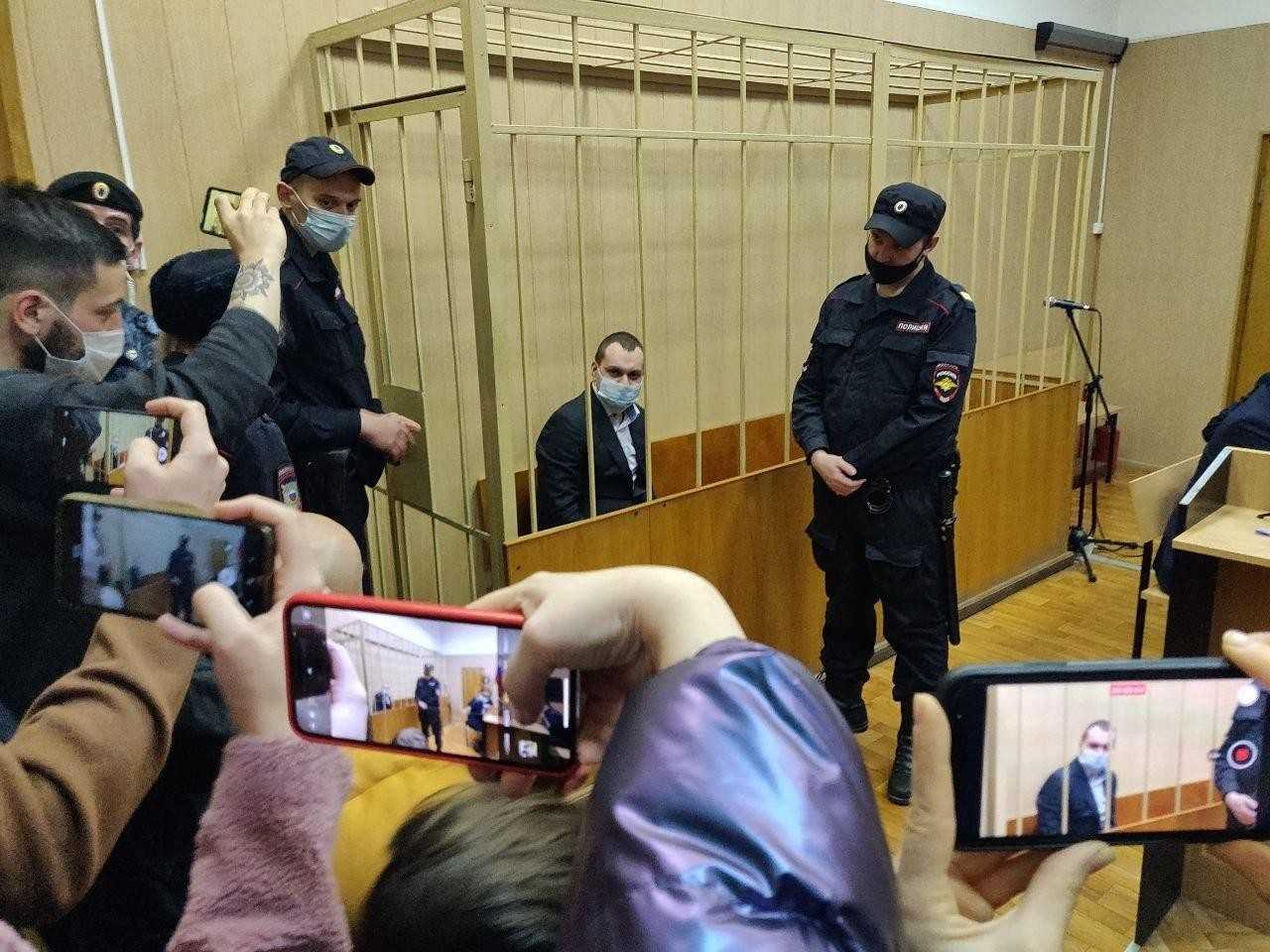 Петербургский суд освободил блогера юрия хованского из-под стражи: интернет: интернет и сми: lenta.ru