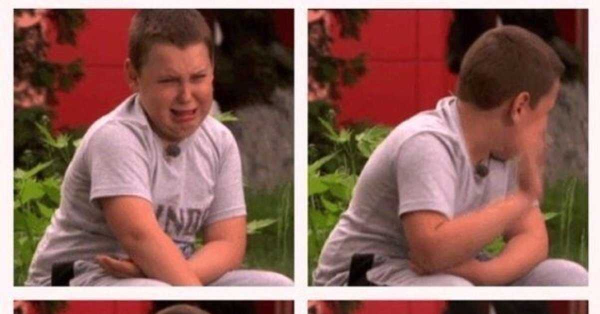 Стример эмоционально отреагировал на проигрыш в Minecraft А благодаря фотошоперу с Reddit кадр стал идеальным мемом о боли